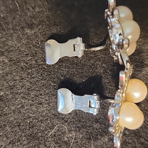 Vintage Silvertone Earrings - Picture 3 of 3